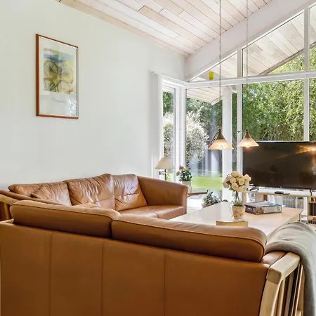 Baeverstien Xi Dnmk *